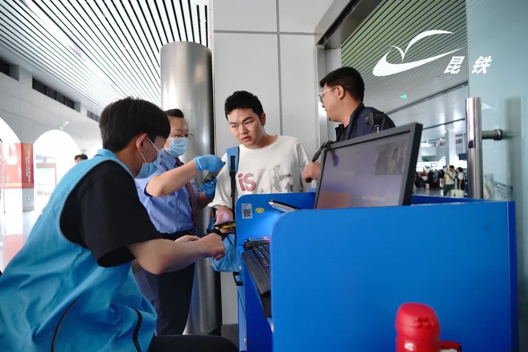 乘火车如何准确找到自己的座位?_澎湃号·政务_澎湃新闻-The Paper