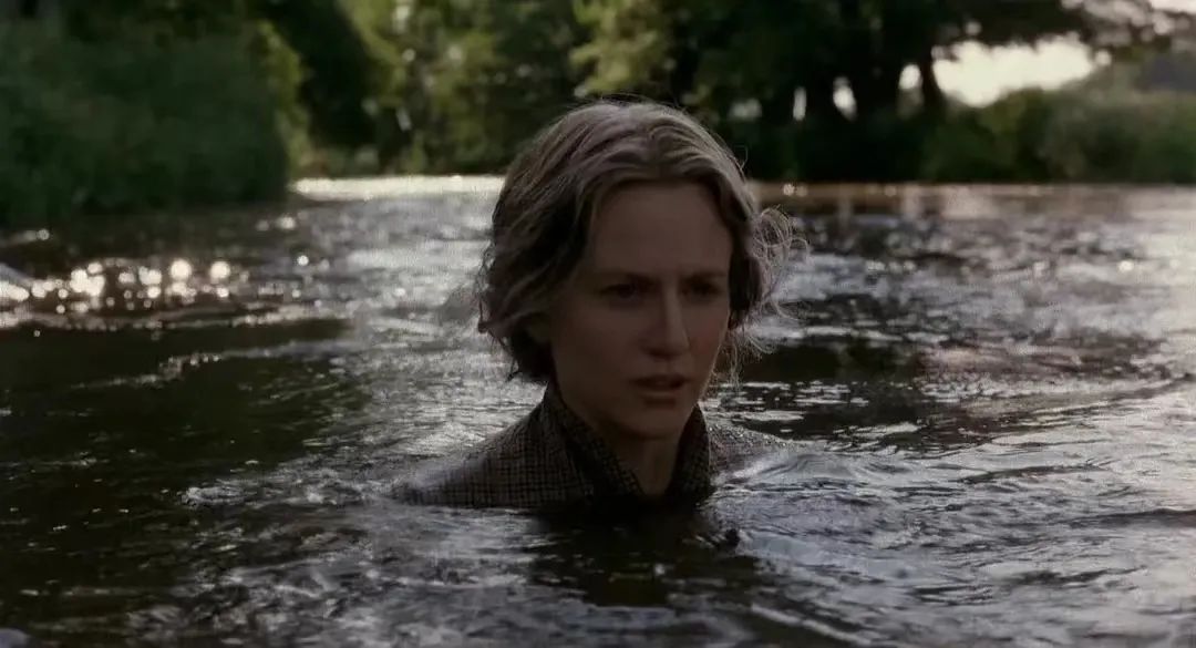 一个慢慢消失的女人