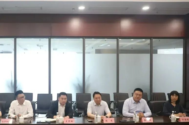 崇明区公安分局,区工商联在长兴企业集团揭牌成立"蓝鲸""瀛盾"护企