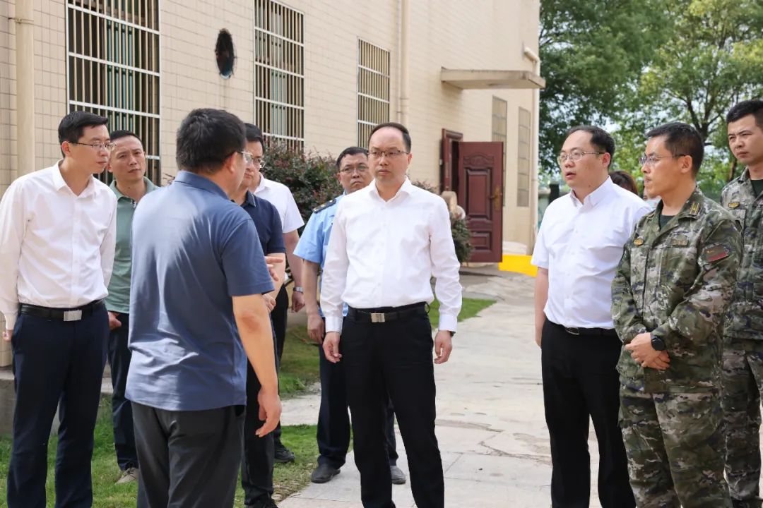 罗国栋一行先后来到鼎湖镇鼎湖村况家小组,石鼻镇邓家村谌家小组,乔乐