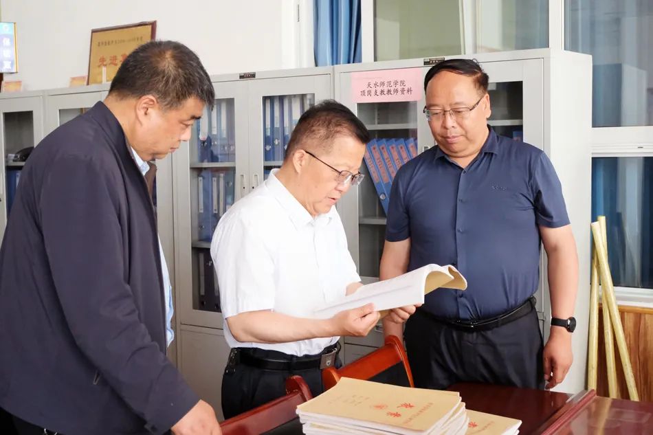 党委常委,纪委书记,监察专员李淳一行赴甘谷检查教育实习工作