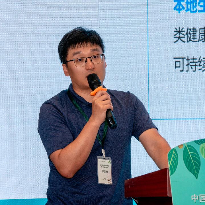 郭健康博士以《植物园——城市生物多样性保护的"汇"与"源"》为题,为