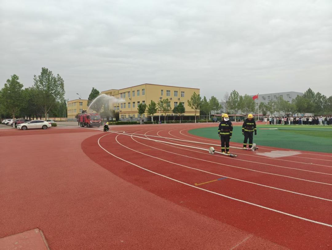 安全记于心 操练在于行——七间房乡应急办走进七间房中学,共筑校园
