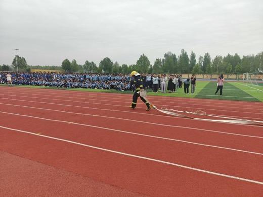 安全记于心 操练在于行——七间房乡应急办走进七间房中学,共筑校园