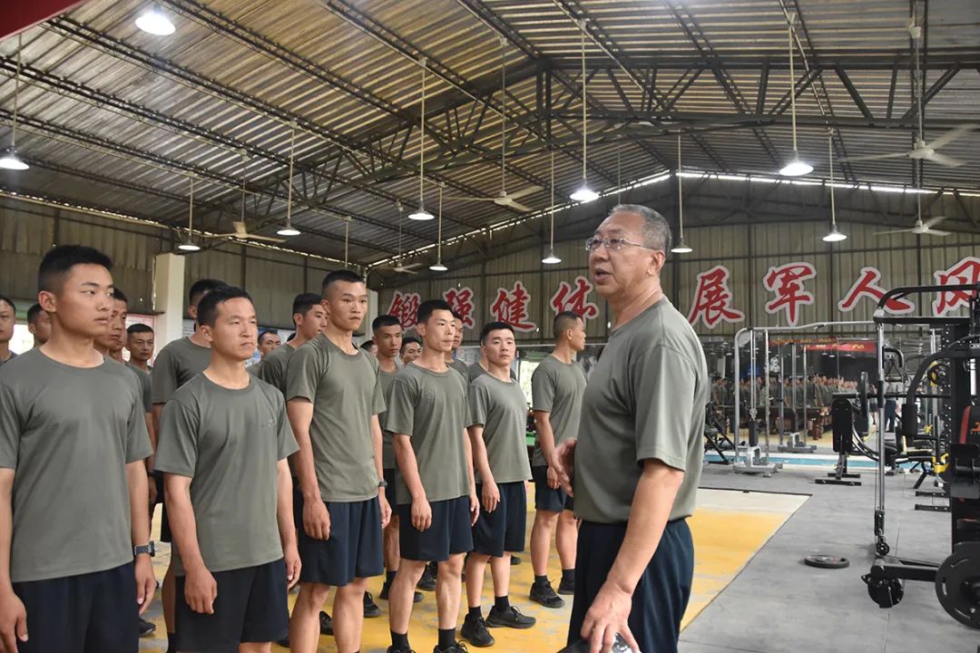 新兵训练场,"八一"队教练来了!