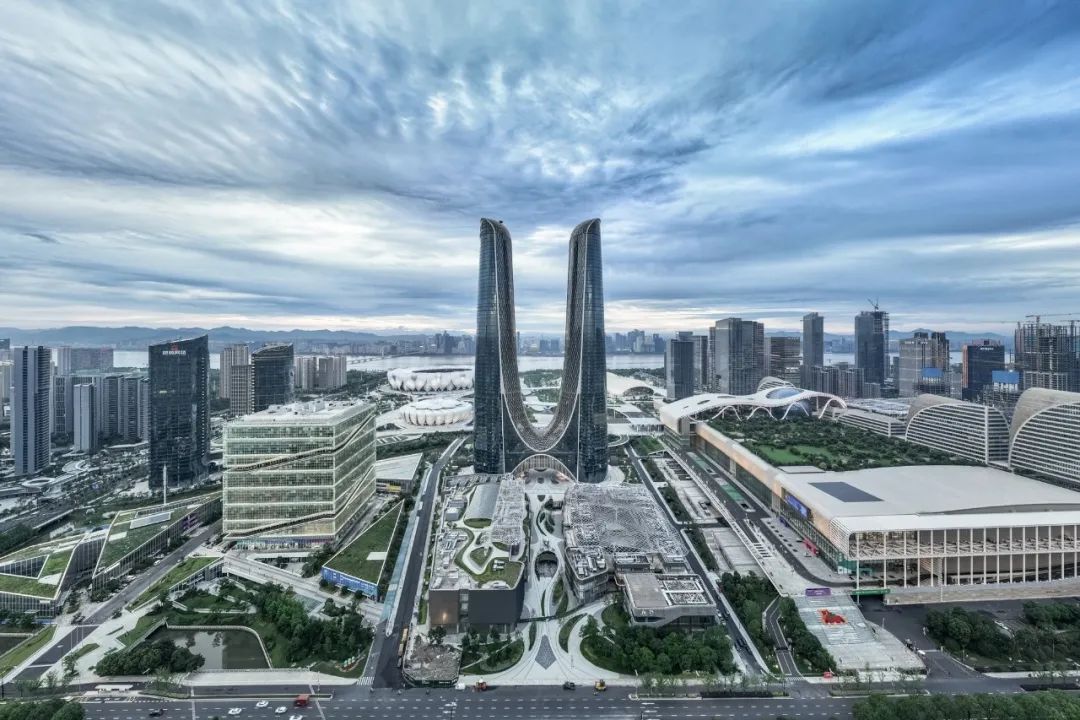 来上海带猫看古埃及大展,杭州第一高楼获奖,巴黎奥运领奖台公布