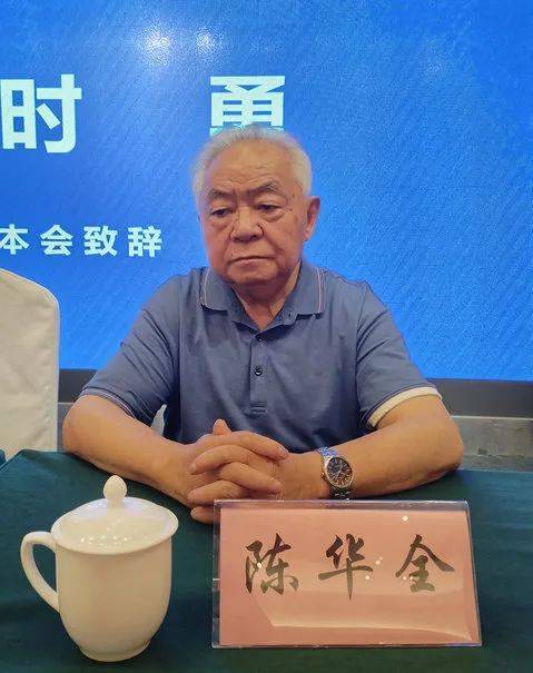 本次交流有三位专家学者发言,四川省社科院周明教授的发言的题目是