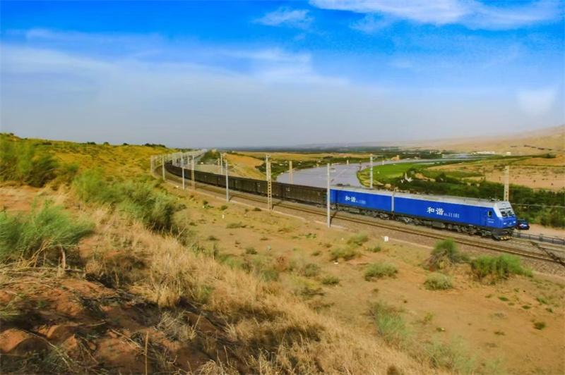 包兰铁路:"中国魔方"的治沙奇迹——创造防沙治沙新奇迹·中国智慧篇