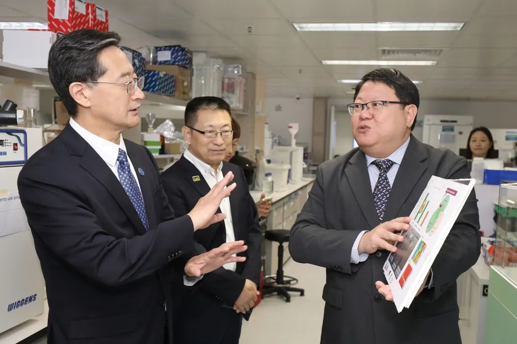 香港科技大学校长叶玉如交流王云鹏与香港城市大学校长梅彦昌签署合作