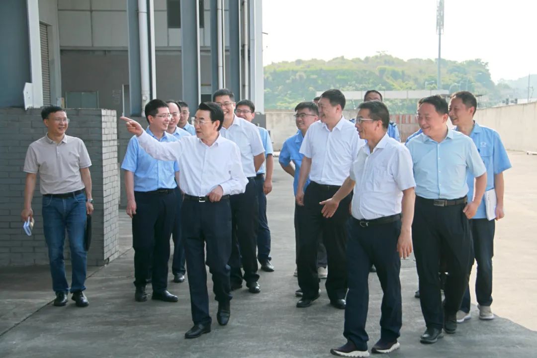 中国兵器装备董事会秘书兼综合管理部主任王进文,战略发展部主任邓威