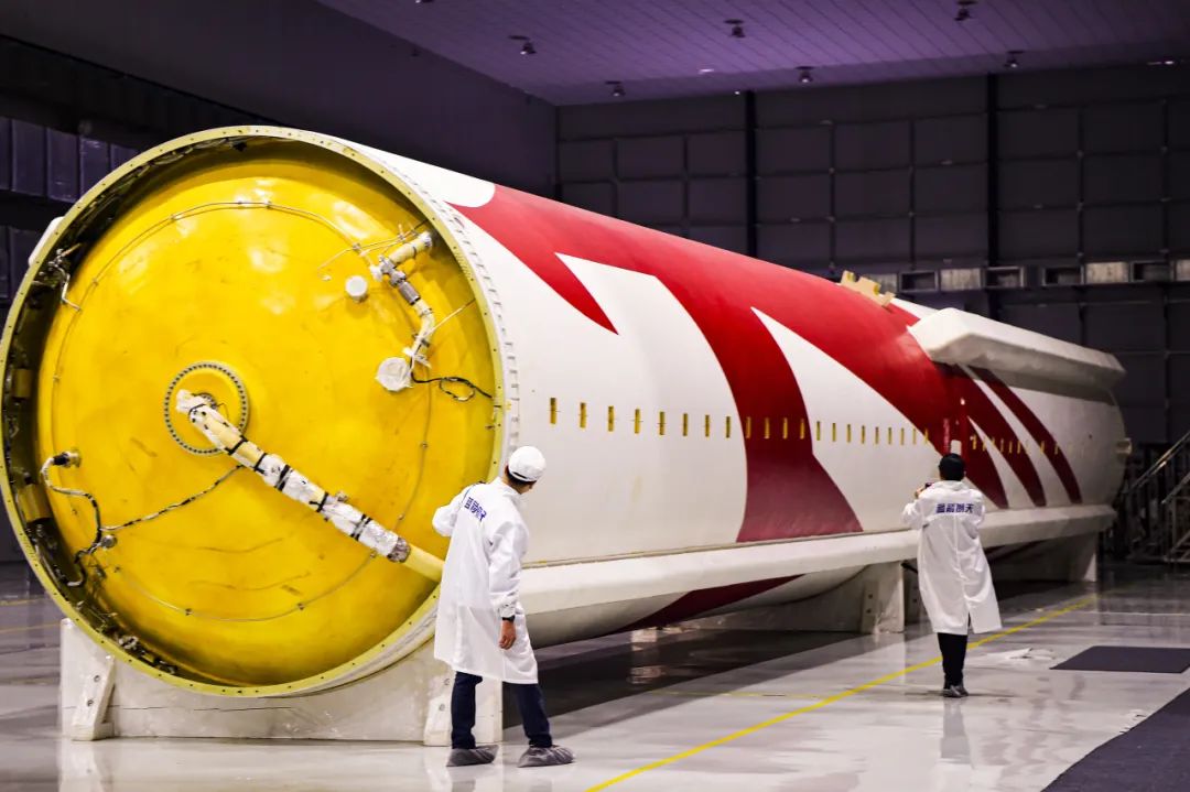 左右滑动查看更多  滁州日报:王家国 >摄于蓝箭航天湖州基地左右滑动