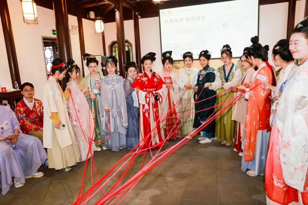遇见你,遇见爱,在最美的古猗园里 ——青年汉服游园会圆满举办