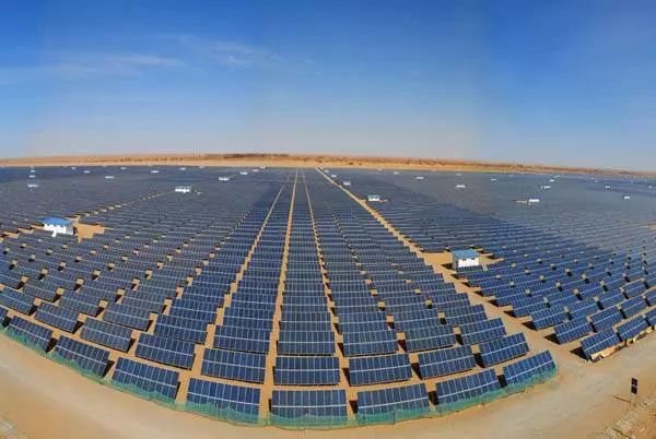 【展现新作为 答好新答卷】格尔木500mw光伏领跑者项目:打造高原戈壁"