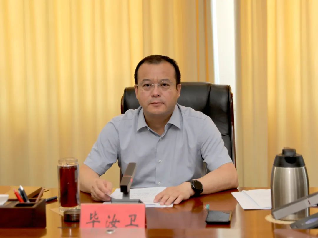 【新闻速递】县委书记毕汝卫主持召开县委理论学习中心