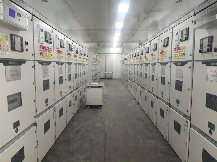 5 kv,阻抗电压为uk%=24,接线组别为ynd11,冷却方式onaf,户外一体式