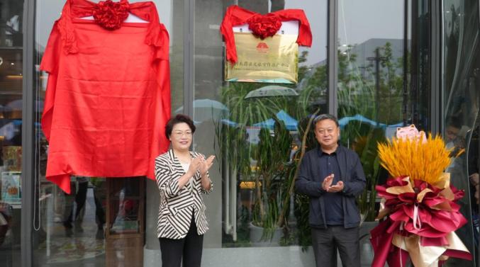 仪式结束后,与会领导为中国中煤助力蔚县乡村振兴帮扶项目,河北蔚县