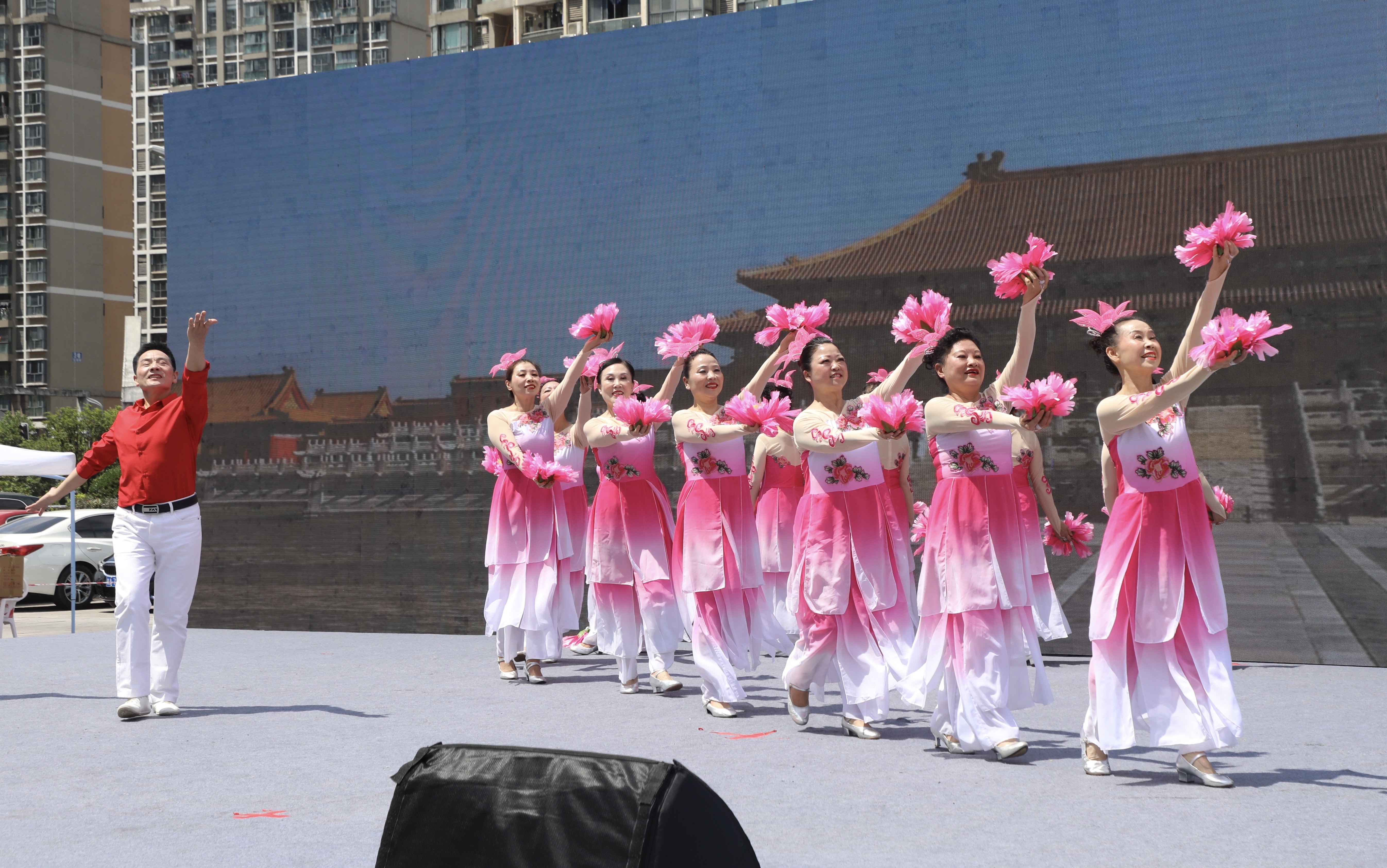 舞力全开!观山湖区这场广场舞大赛"银发"展风采_澎湃号·政务_澎湃新