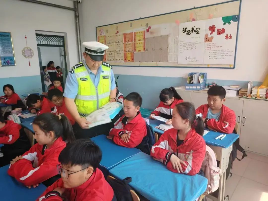 守护平安成长路,乾安交警走进学校开展"知危险 会避险"主题宣传活动