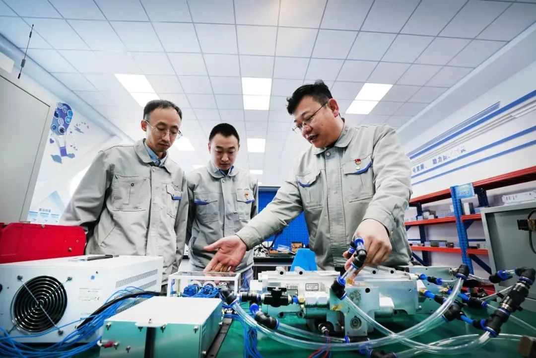 新时代·铁路榜样丨王涛:守护高寒高铁"稳稳的安全"