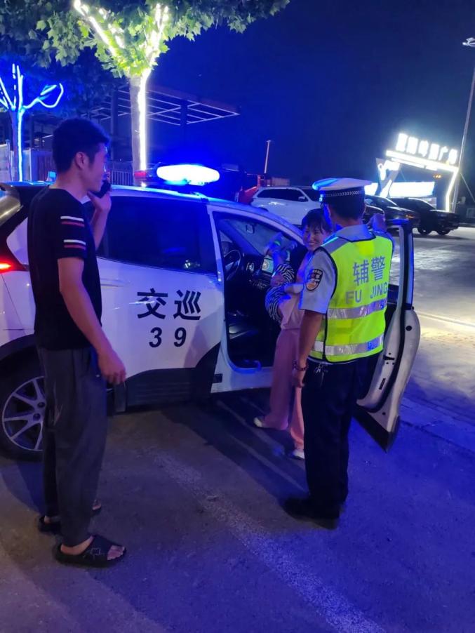 我为群众办事 | 2岁女童贪玩走失 夏县交警帮其找到家人