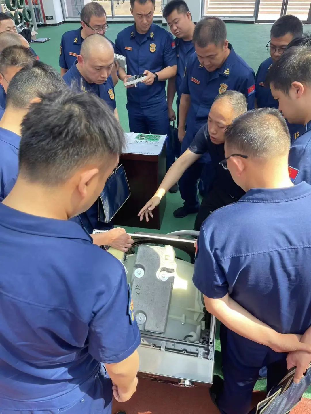 邀请了中国人民警察大学李阳副教授,中国人民警察大学王淮斌副教授