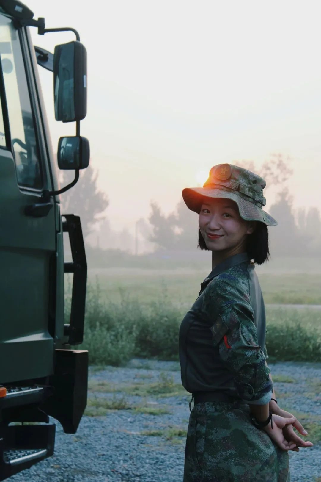 当特战女兵重返校园,网友:又甜又酷!