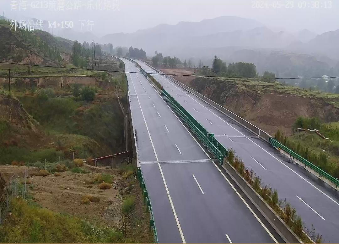 g227国道张孟线(张掖-孟连):黑泉水库路段降雨,盘坡路段雨夹雪.
