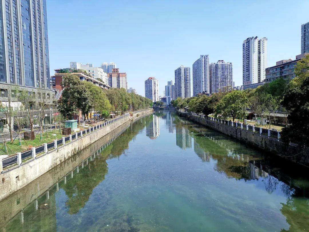 除锦江外,还有横贯成都城内的府河,御河,沙河,磨底河,土桥河,水碾河