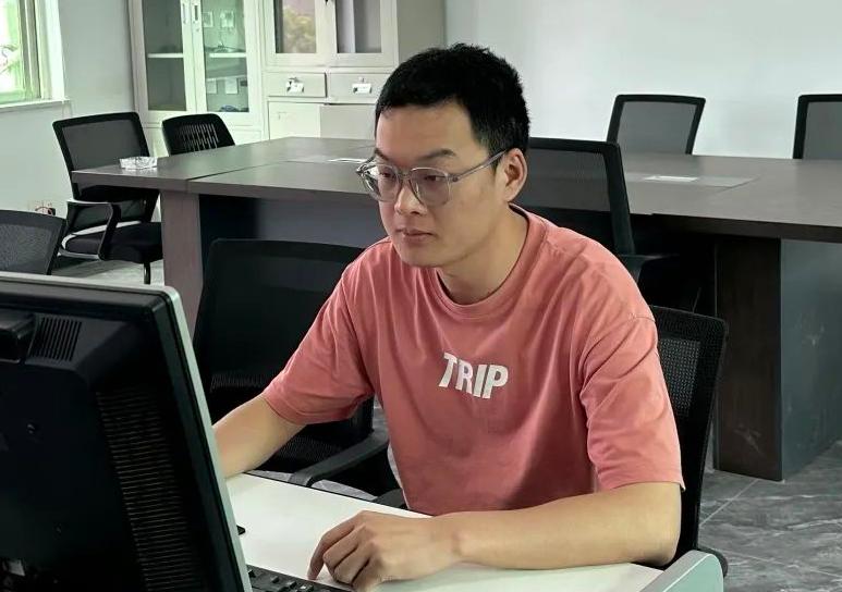 听听ta们的"悄悄话".