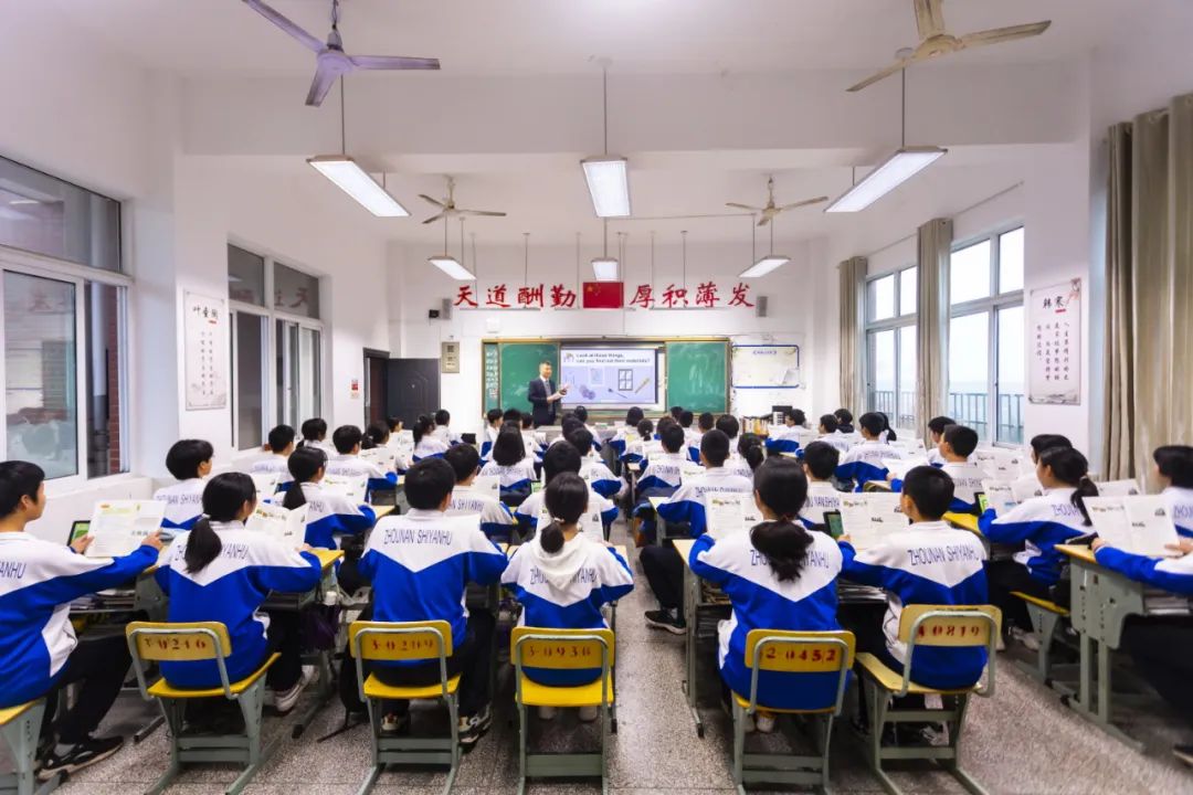 学在雨花·好中学丨长沙市雨花区周南石燕湖中学:风景画中的教育名片