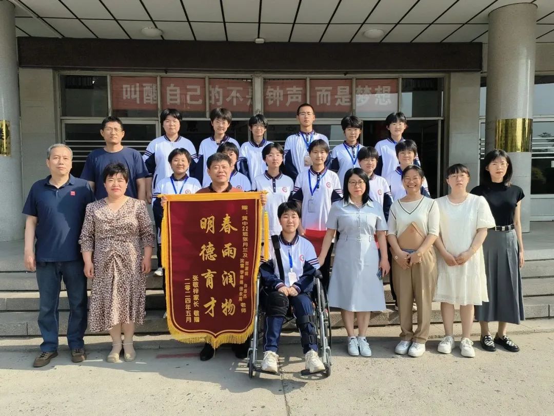 意外受伤,却成"团宠"!这里的师生太暖心