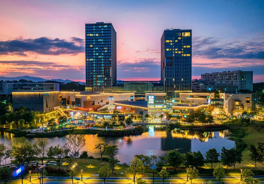 (图/视觉中国)而在松山湖高新区,由松木山水库活化而成的松山湖则是另