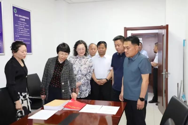 区人大常委会主任会议察看全区大调解工作