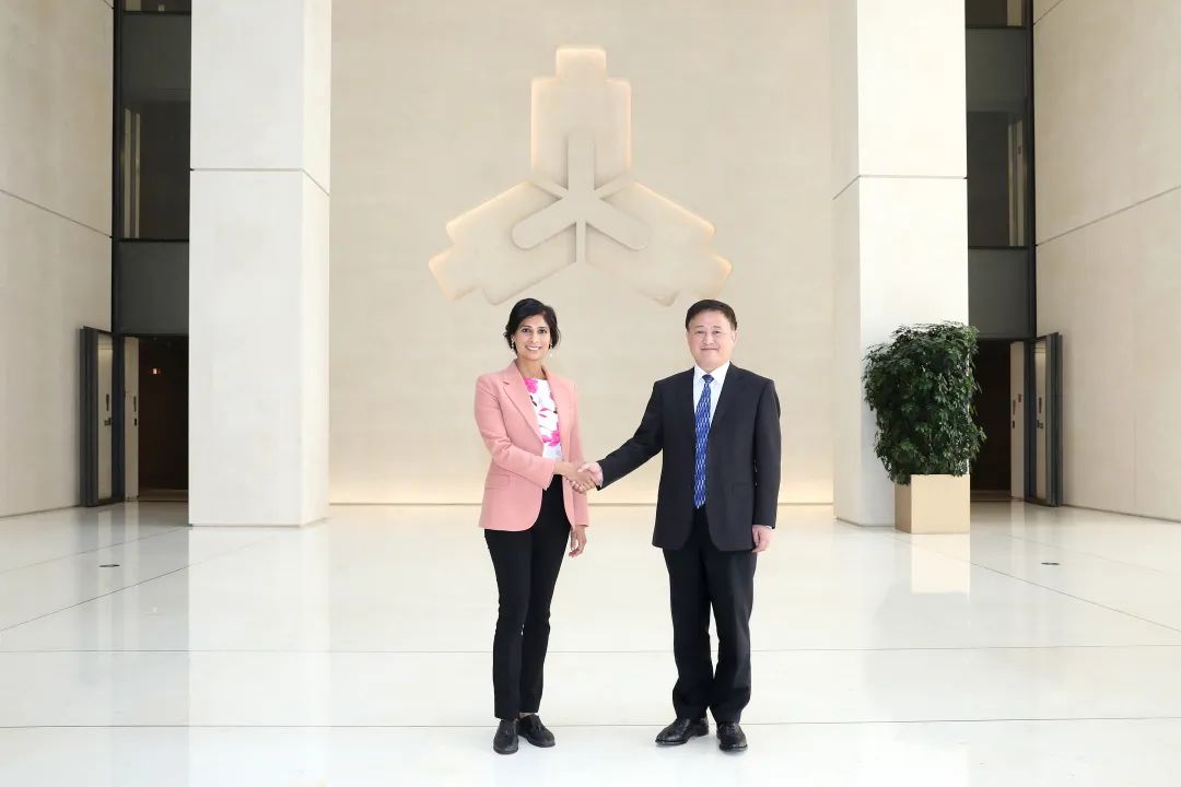 中国人民银行行长潘功胜会见国际货币基金组织第一副总裁戈皮纳特