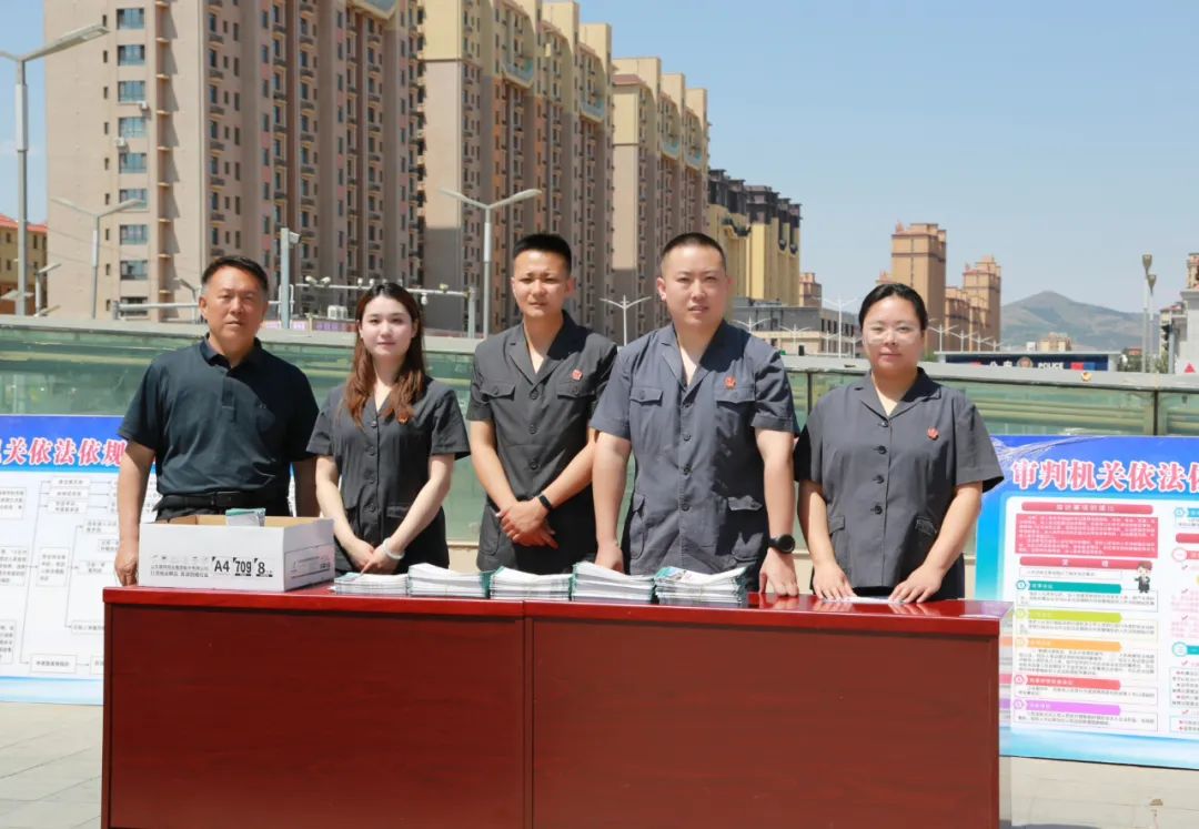 事项"导引图"》和《审判机关依法依规处理信访事项"导引图"说明》展板