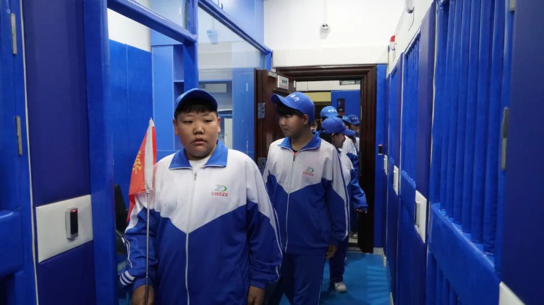 活动开始前在法院干警的引领下,大家先后参观了莫旗法院诉讼服务中心