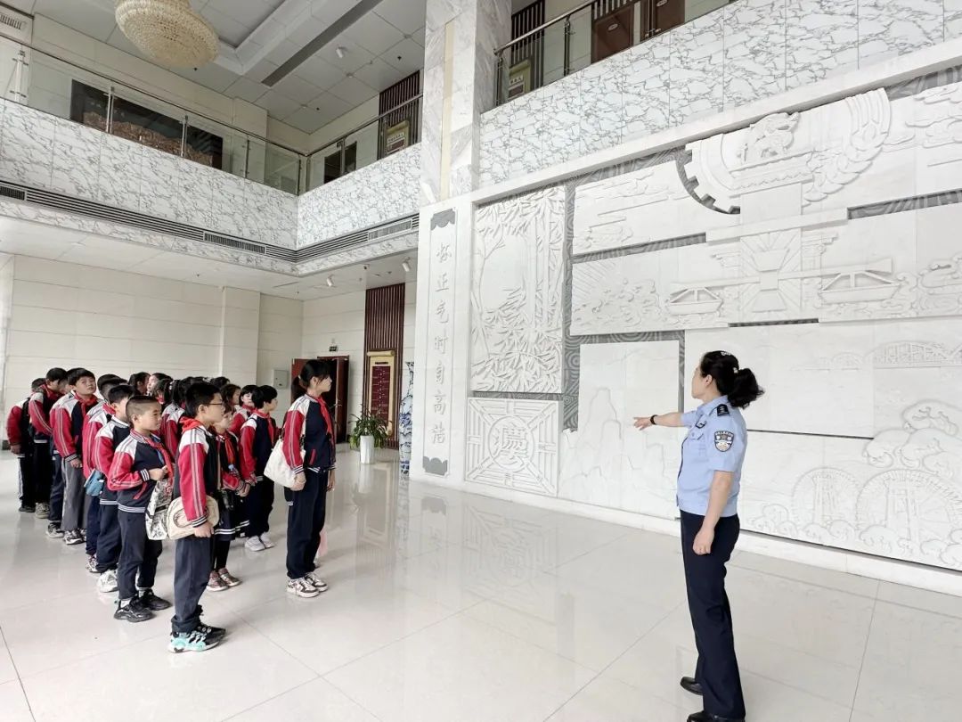 者欲实现法通人和,法兴民安,必要跋山涉水,行远自逐,登高自卑的理念