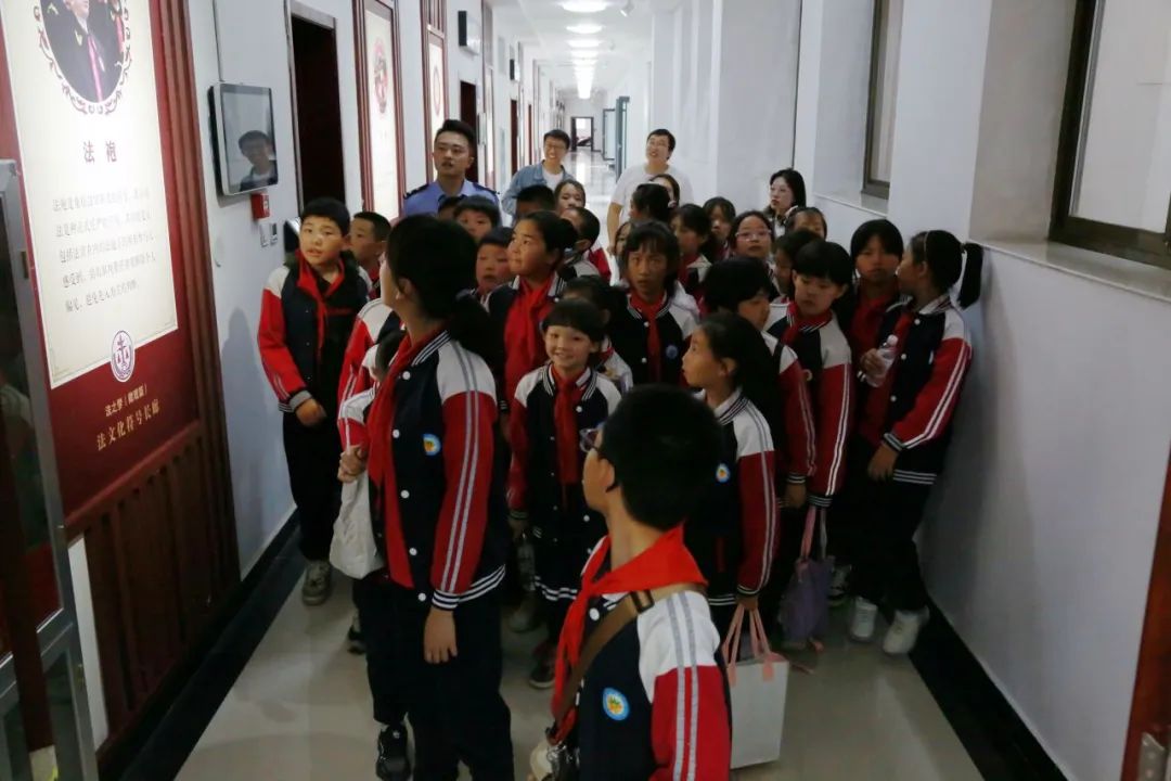 小小少年进法院  普法学法零距离
