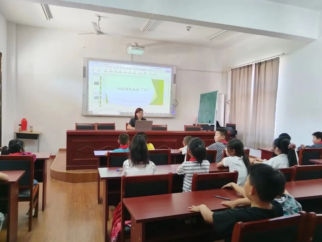 在六一儿童节来临之际,枞阳县人民法院张金林法官走进钱铺中心学校