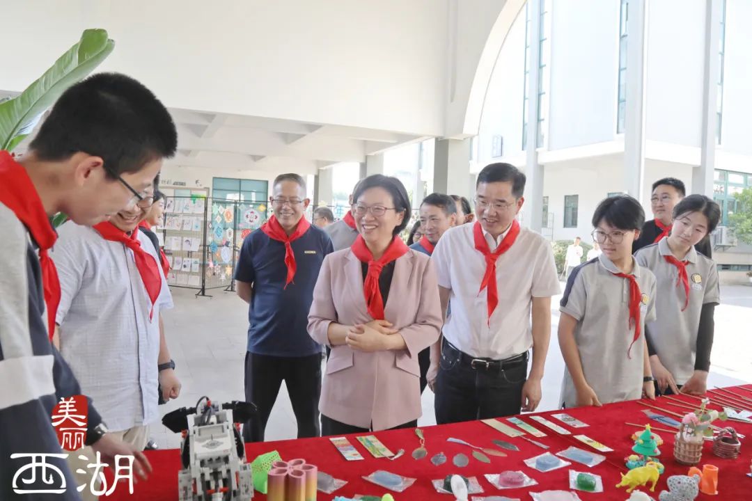 在杭州市文一街小学师苑校区,校园里欢声笑语,热闹非凡.