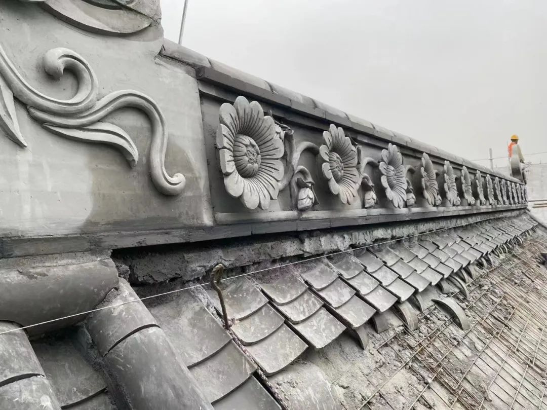 项目包含多种屋面形式,檐墙样式几千个木雕,砖雕,石雕,瓦件等独立构件