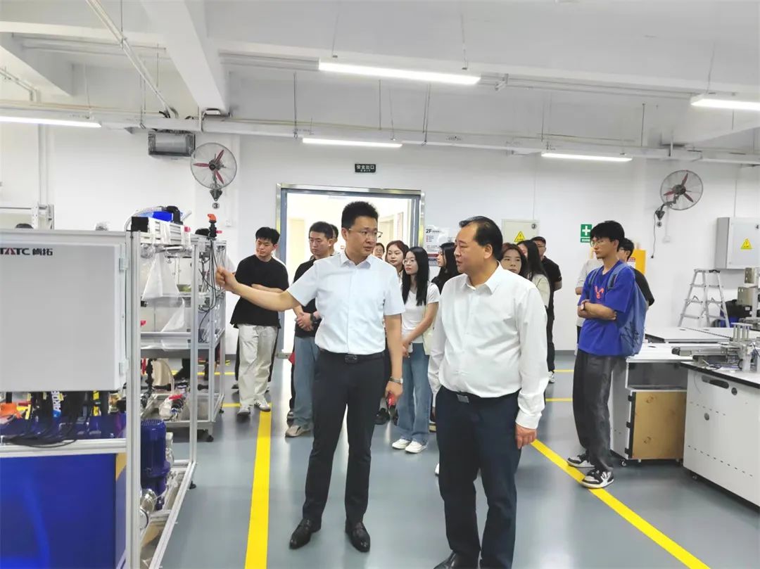 校党委书记张金刚带队赴津南区企业开展访企拓岗促就业活动