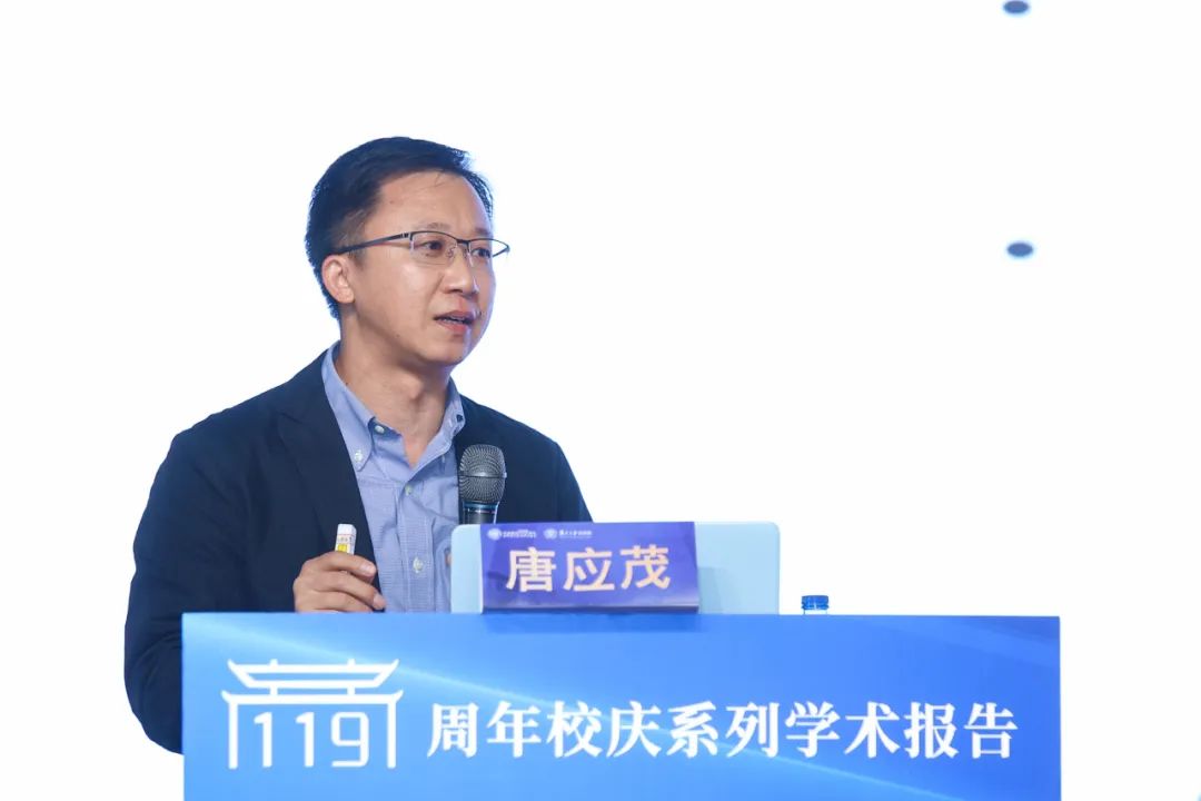 最后,许多奇介绍了复旦大学智慧法治实验室负责的"知识图谱 大语言