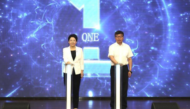 加快推进"双中心"核心区建设成形起势