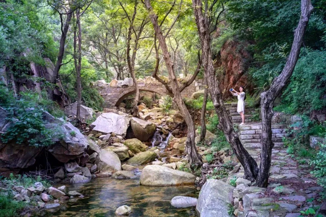 0531-76587199更多活动详情:缤纷六一,香山景区与您"童"行莱芜彩石溪