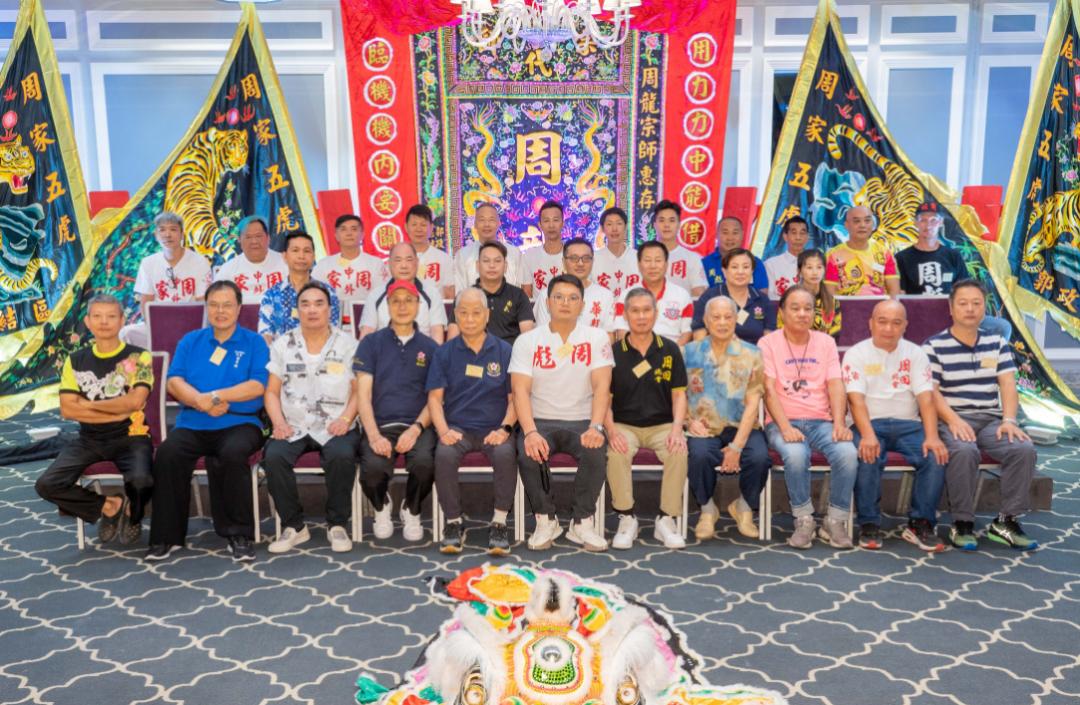 为周颂雯"路上还有些忐忑,一个人出去外面会不安全,还有语言关怎么过