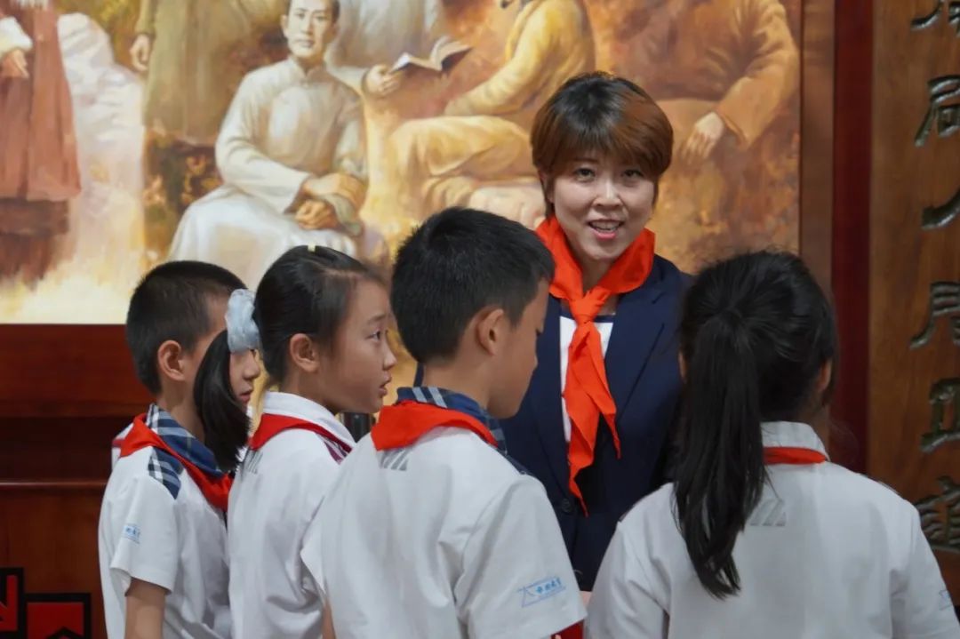 大学党委副书记,中学道德与法治教师,大学生代表,红领巾讲解员与少先