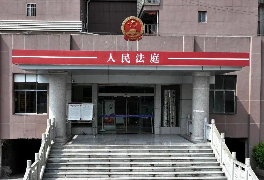 位于保靖县东部地区的湘西古镇迁陵镇,与永顺县泽家镇,古丈县红石林镇