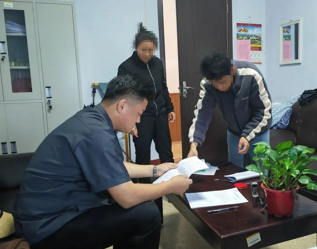 经过几轮的"无声"沟通,崔玉峰全面了解了两人的诉求及事情经过.