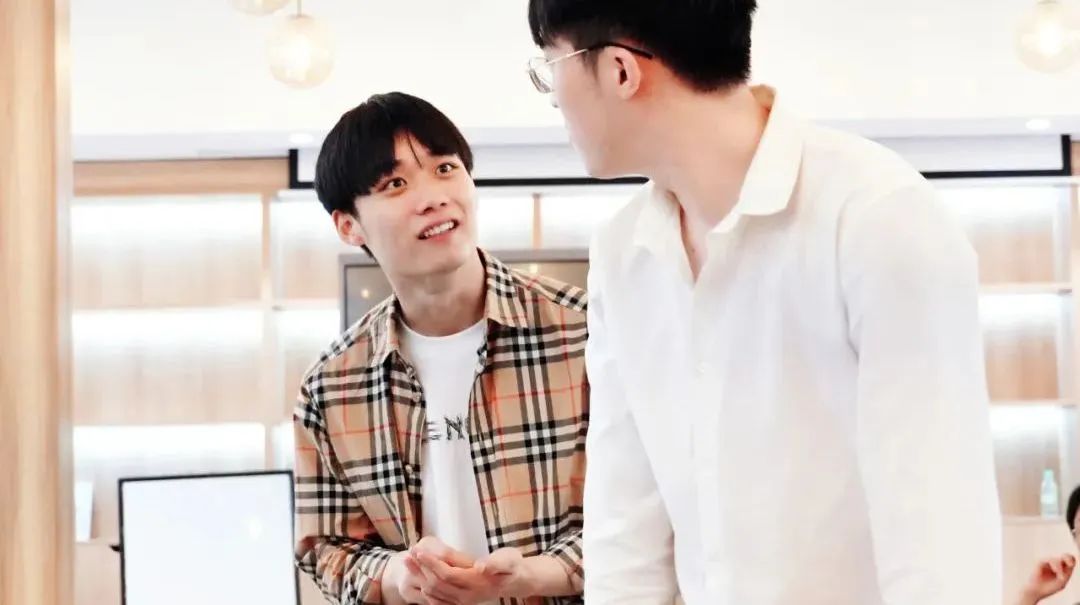 探班| 百老汇经典喜剧《头条》(中文版)国内首演,精彩先睹为快!